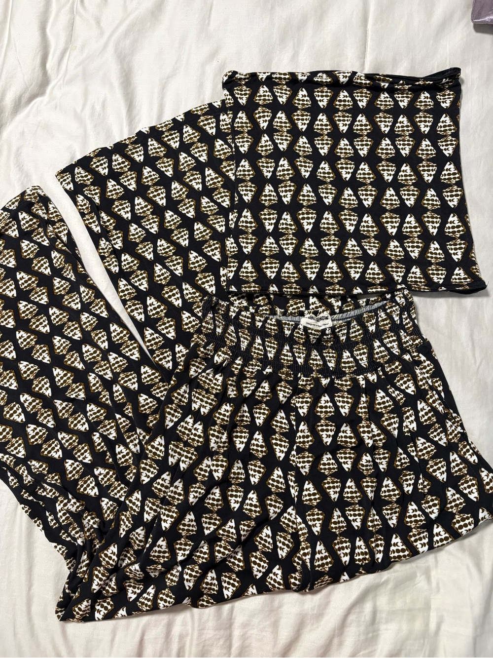 Women's Black & Cream Shell Set